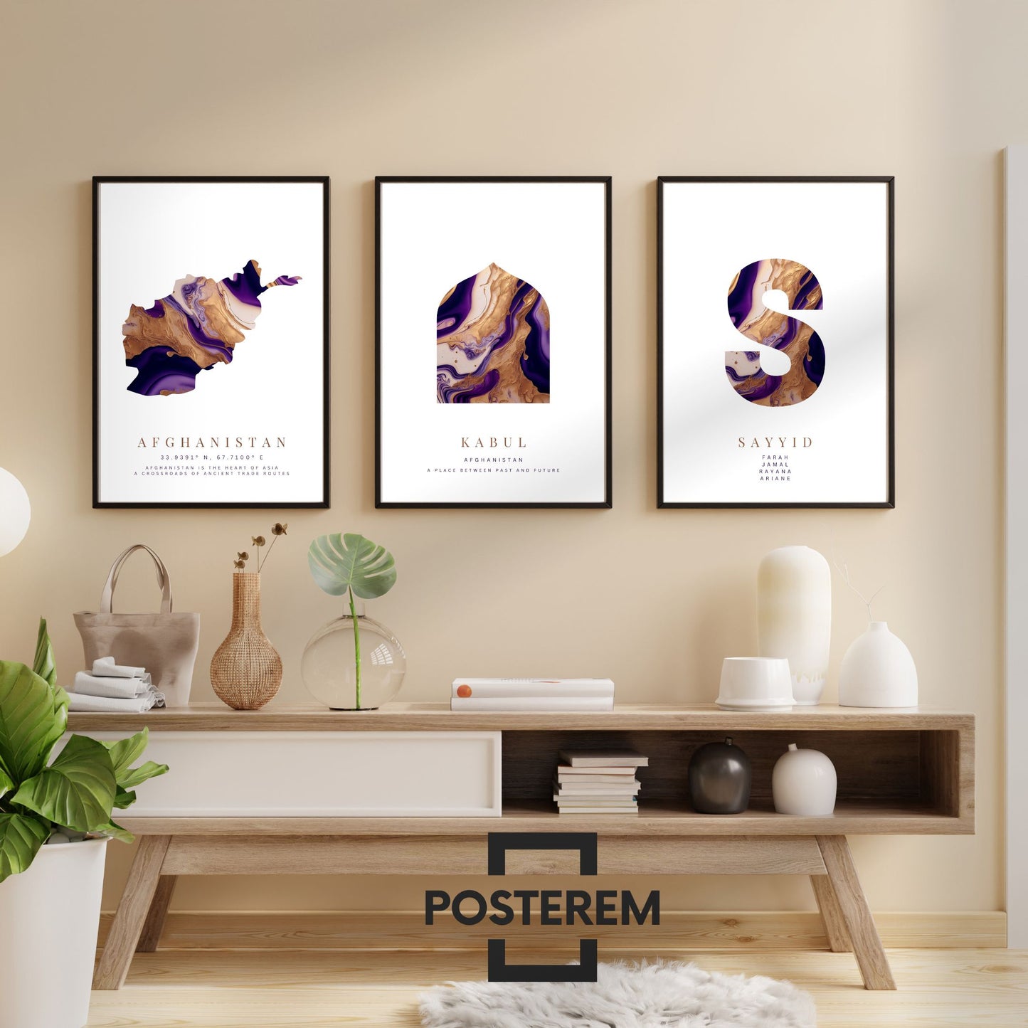 Poster-Set | 3-Teilig | Personalisiert „Afghanistan“ – Karte, Stadt & Familie (Lila-Gold-Beige)