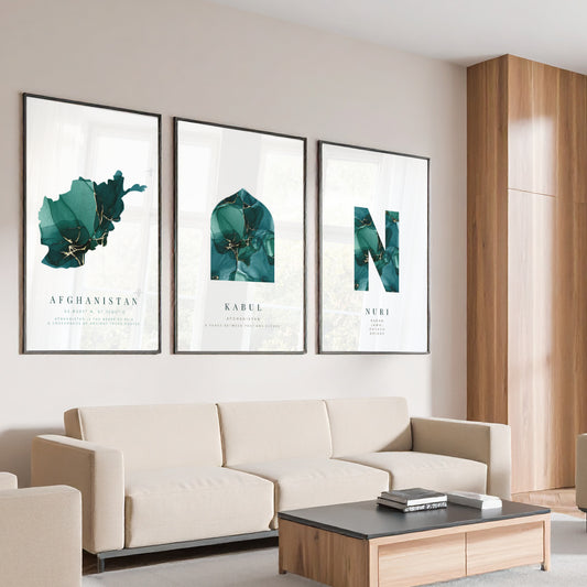 Poster-Set | 3-Teilig | Personalisiert „Afghanistan“ – Karte, Stadt & Familie (Grün-Gold Watercolor)